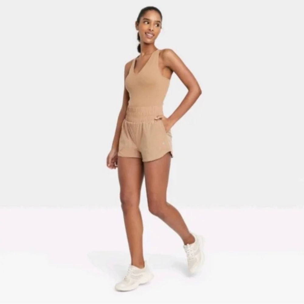 JoyLab Women's High-Rise Woven Shorts 2.5"  Tan XS - Picture 3 of 6